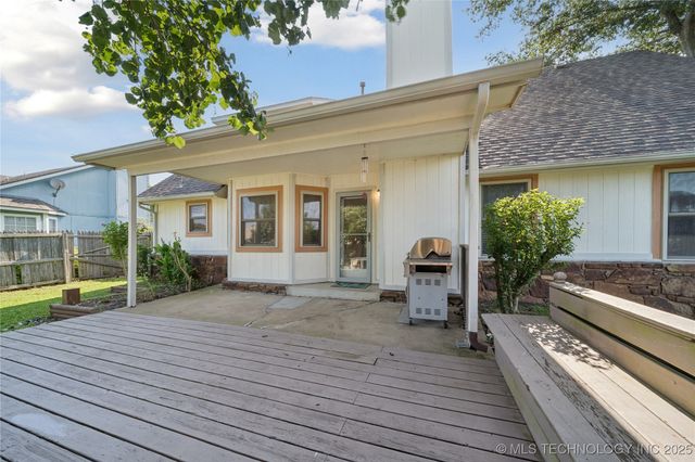 17786 S Santa Fe Street, Mounds, OK 74047