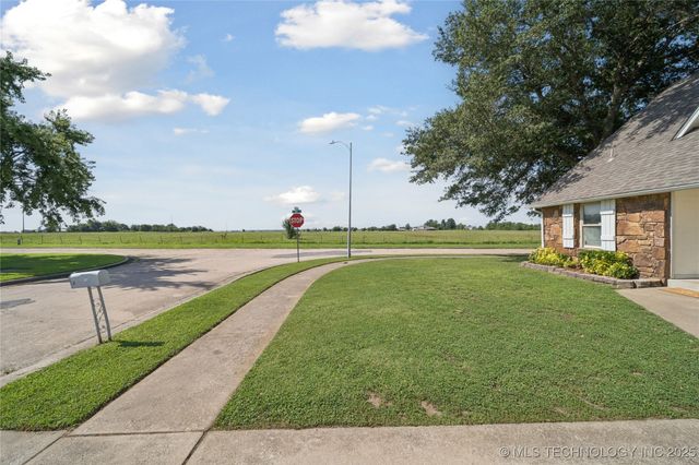 17786 S Santa Fe Street, Mounds, OK 74047