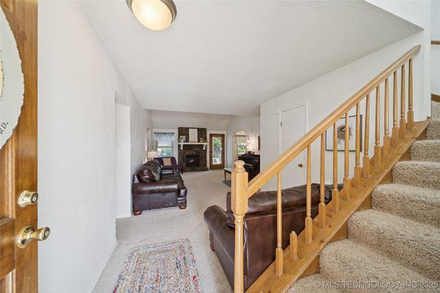17786 S Santa Fe Street, Mounds, OK 74047