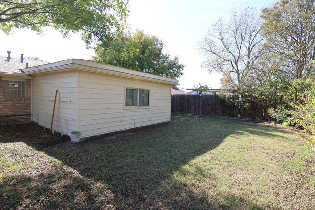 4649 Western Oaks Drive, Dallas, TX 75211