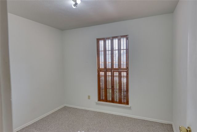 4649 Western Oaks Drive, Dallas, TX 75211