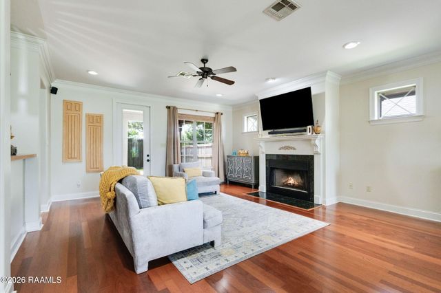 101 Pinnacle Drive, Youngsville, LA 70592