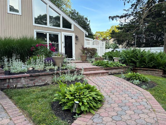 42 Bennett Avenue, Huntington Station, NY 11746