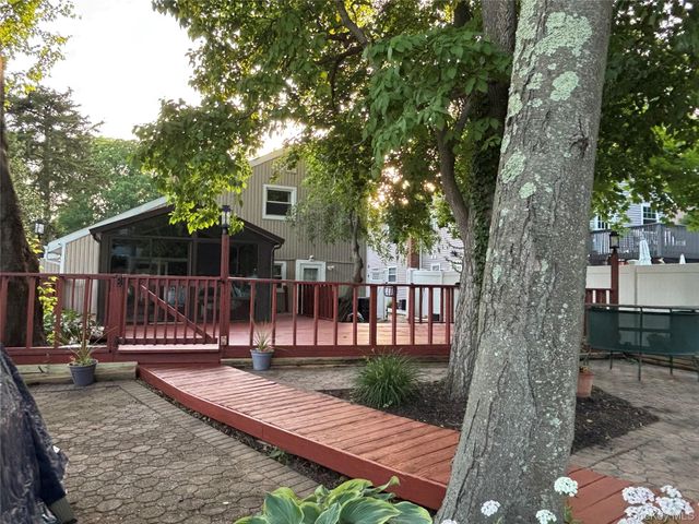 42 Bennett Avenue, Huntington Station, NY 11746