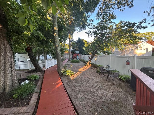 42 Bennett Avenue, Huntington Station, NY 11746