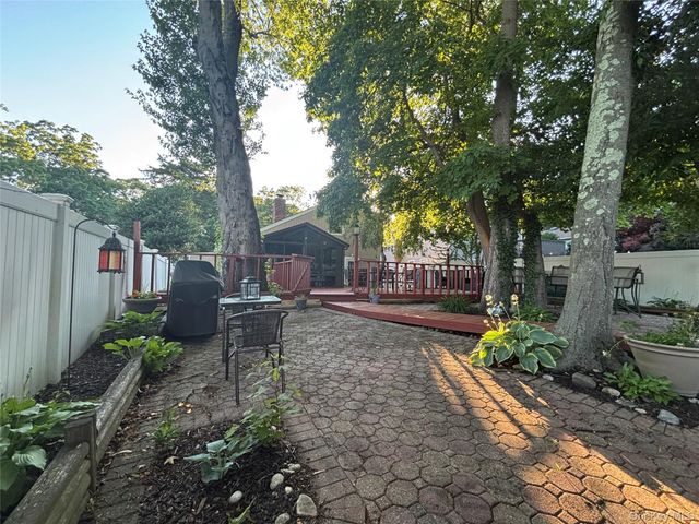42 Bennett Avenue, Huntington Station, NY 11746