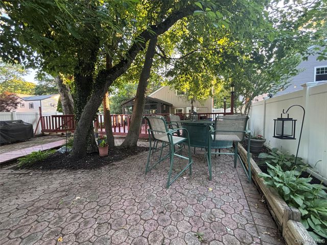 42 Bennett Avenue, Huntington Station, NY 11746