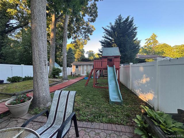 42 Bennett Avenue, Huntington Station, NY 11746