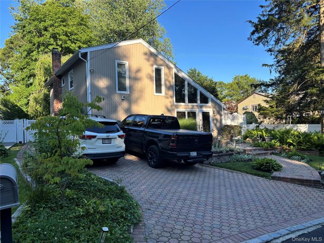 42 Bennett Avenue, Huntington Station, NY 11746