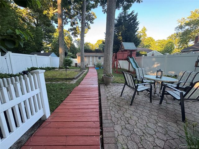 42 Bennett Avenue, Huntington Station, NY 11746