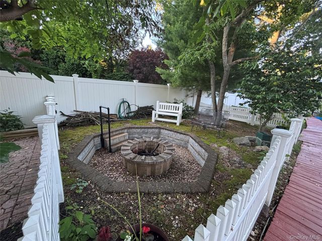 42 Bennett Avenue, Huntington Station, NY 11746