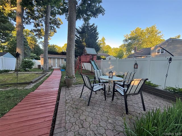 42 Bennett Avenue, Huntington Station, NY 11746