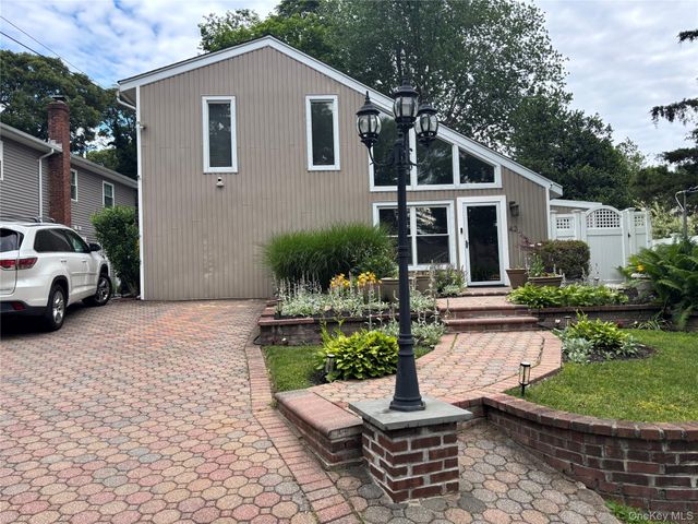 42 Bennett Avenue, Huntington Station, NY 11746