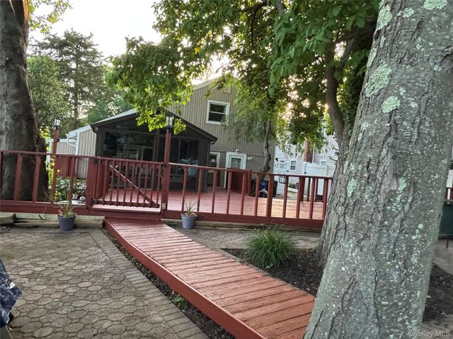 42 Bennett Avenue, Huntington Station, NY 11746