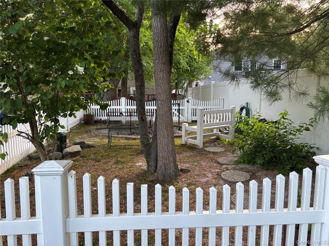 42 Bennett Avenue, Huntington Station, NY 11746