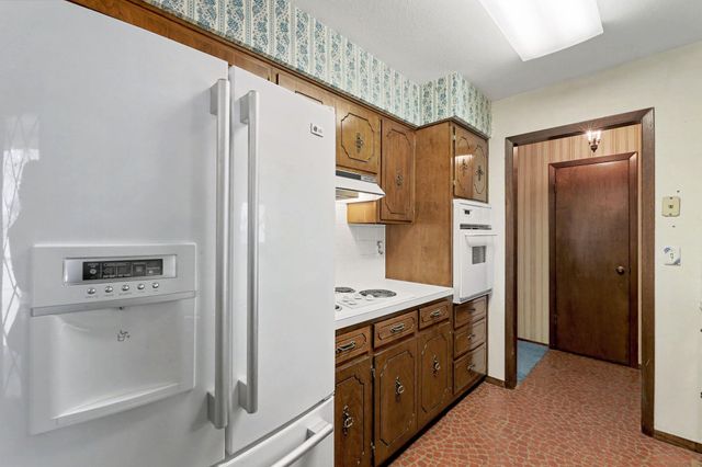 134 S Dexter Ave, Valley Center, KS 67147