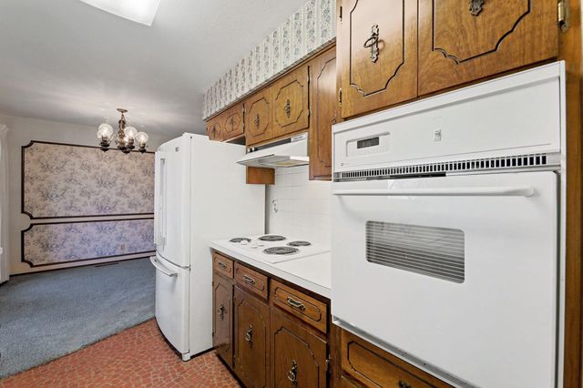 134 S Dexter Ave, Valley Center, KS 67147