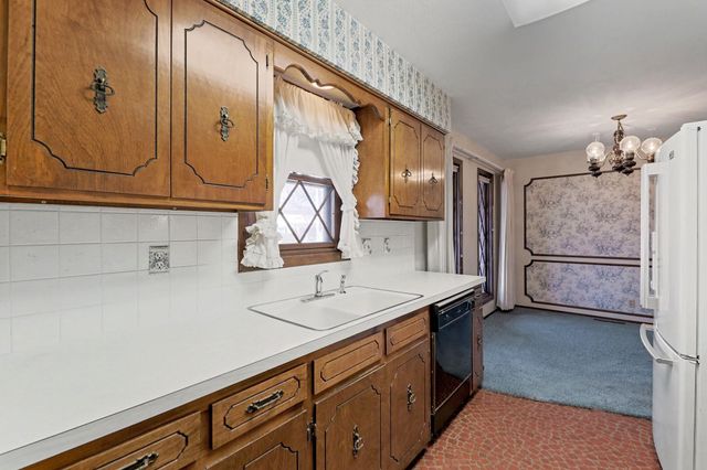 134 S Dexter Ave, Valley Center, KS 67147