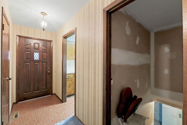 134 S Dexter Ave, Valley Center, KS 67147