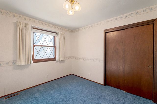 134 S Dexter Ave, Valley Center, KS 67147