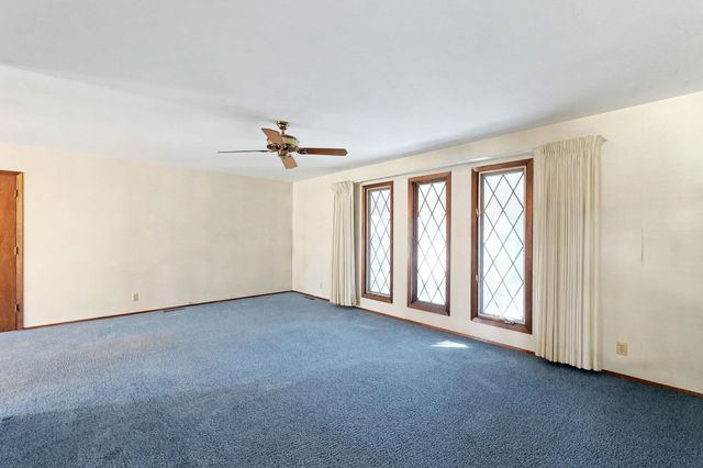 134 S Dexter Ave, Valley Center, KS 67147