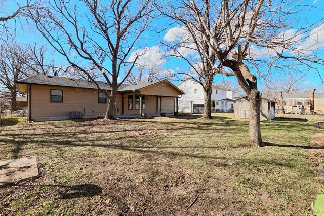 134 S Dexter Ave, Valley Center, KS 67147