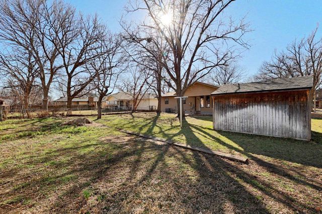 134 S Dexter Ave, Valley Center, KS 67147