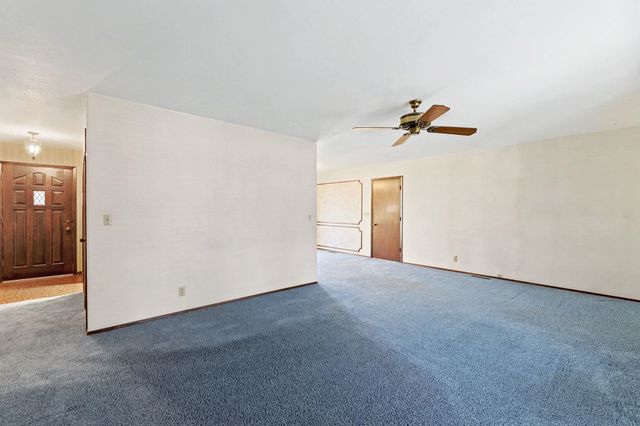 134 S Dexter Ave, Valley Center, KS 67147