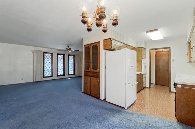 134 S Dexter Ave, Valley Center, KS 67147