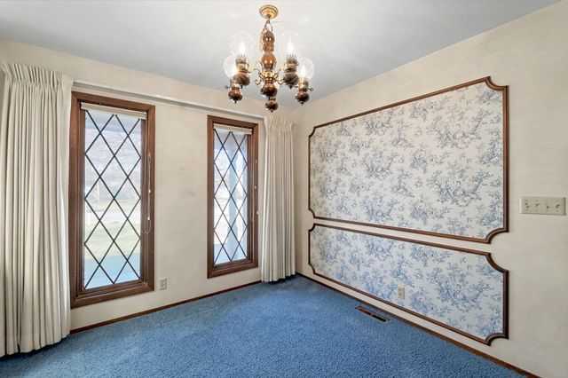 134 S Dexter Ave, Valley Center, KS 67147