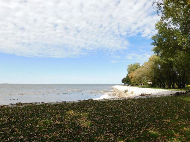 2829 EAST SHORE DRIVE, Green Bay, WI 54302