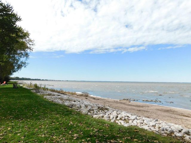 2829 EAST SHORE DRIVE, Green Bay, WI 54302