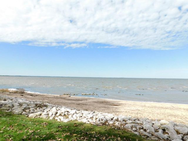 2829 EAST SHORE DRIVE, Green Bay, WI 54302