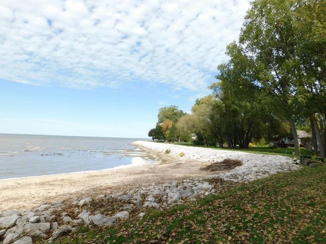 2829 EAST SHORE DRIVE, Green Bay, WI 54302
