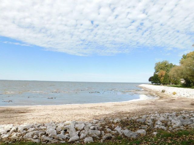 2829 EAST SHORE DRIVE, Green Bay, WI 54302