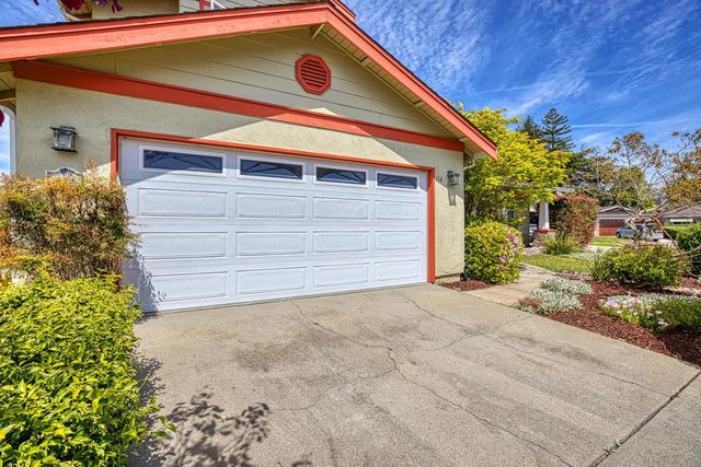 114 Seaborg Place, Santa Cruz, CA 95060