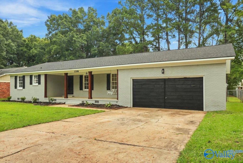 1306 Garth Avenue SW, Decatur, AL 35601