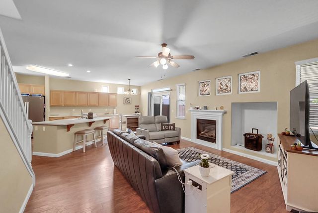 3437 Summer Dr, Modesto, CA 95355