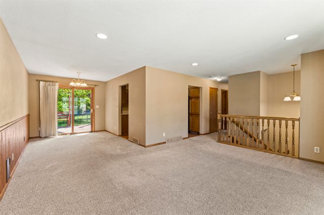 1503 N 5th Avenue E, Newton, IA 50208