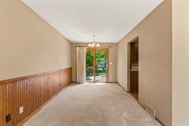 1503 N 5th Avenue E, Newton, IA 50208