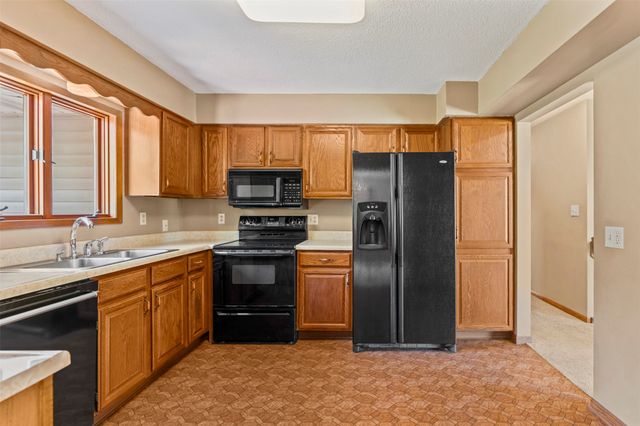 1503 N 5th Avenue E, Newton, IA 50208