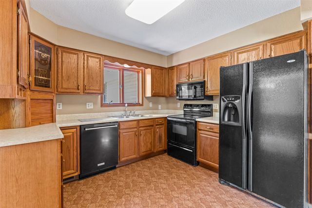 1503 N 5th Avenue E, Newton, IA 50208