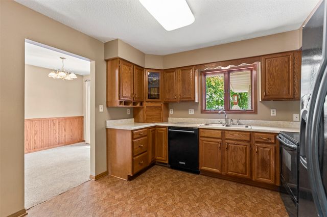 1503 N 5th Avenue E, Newton, IA 50208