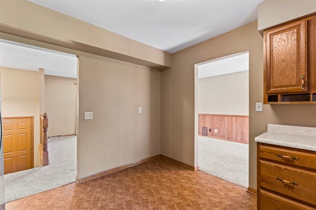 1503 N 5th Avenue E, Newton, IA 50208