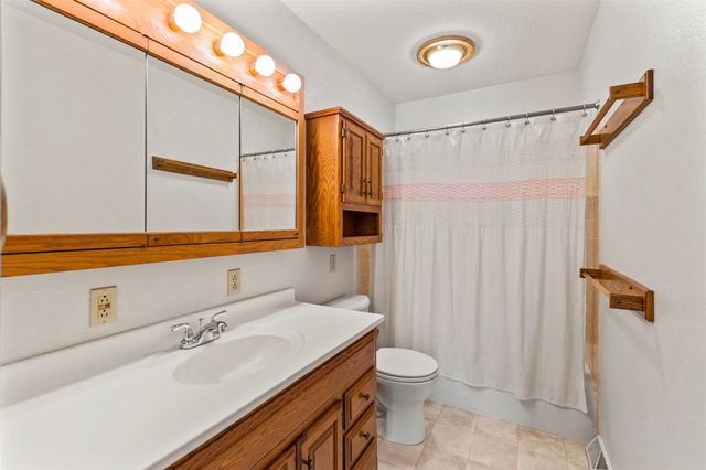 1503 N 5th Avenue E, Newton, IA 50208