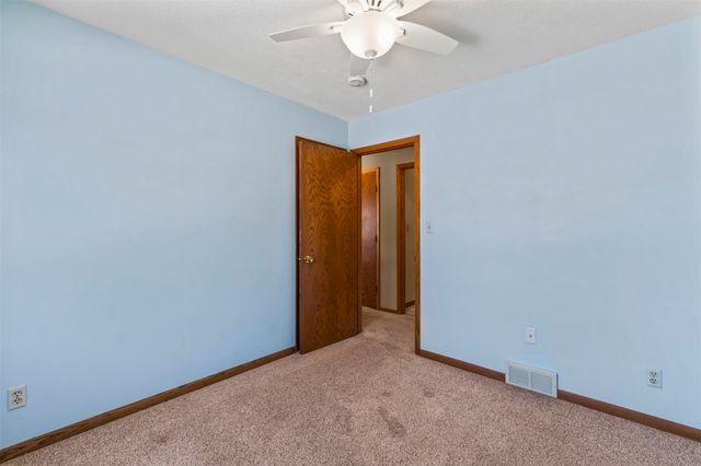 1503 N 5th Avenue E, Newton, IA 50208