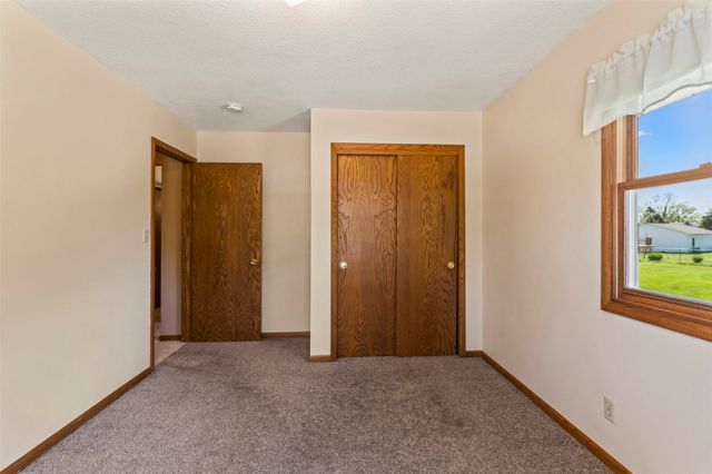 1503 N 5th Avenue E, Newton, IA 50208