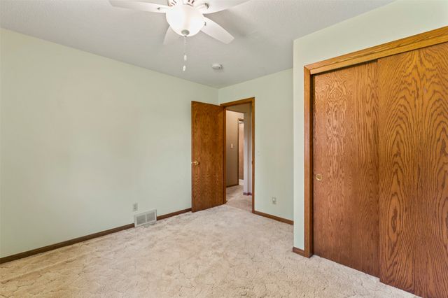 1503 N 5th Avenue E, Newton, IA 50208