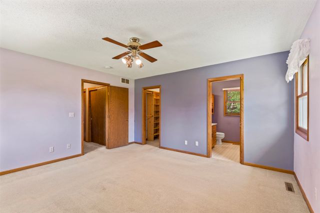 1503 N 5th Avenue E, Newton, IA 50208