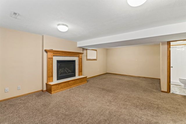 1503 N 5th Avenue E, Newton, IA 50208